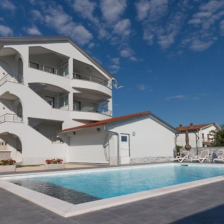 Apartmani Martin Mit Beheiztem Pool With Heated Pool Bibinje Exterior photo